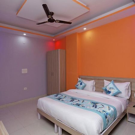 Hotel Oyo Rose Residency Near Dwarka Sector 9 Metro Station à New Delhi Extérieur photo