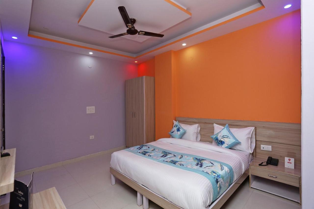 Hotel Oyo Rose Residency Near Dwarka Sector 9 Metro Station à New Delhi Extérieur photo