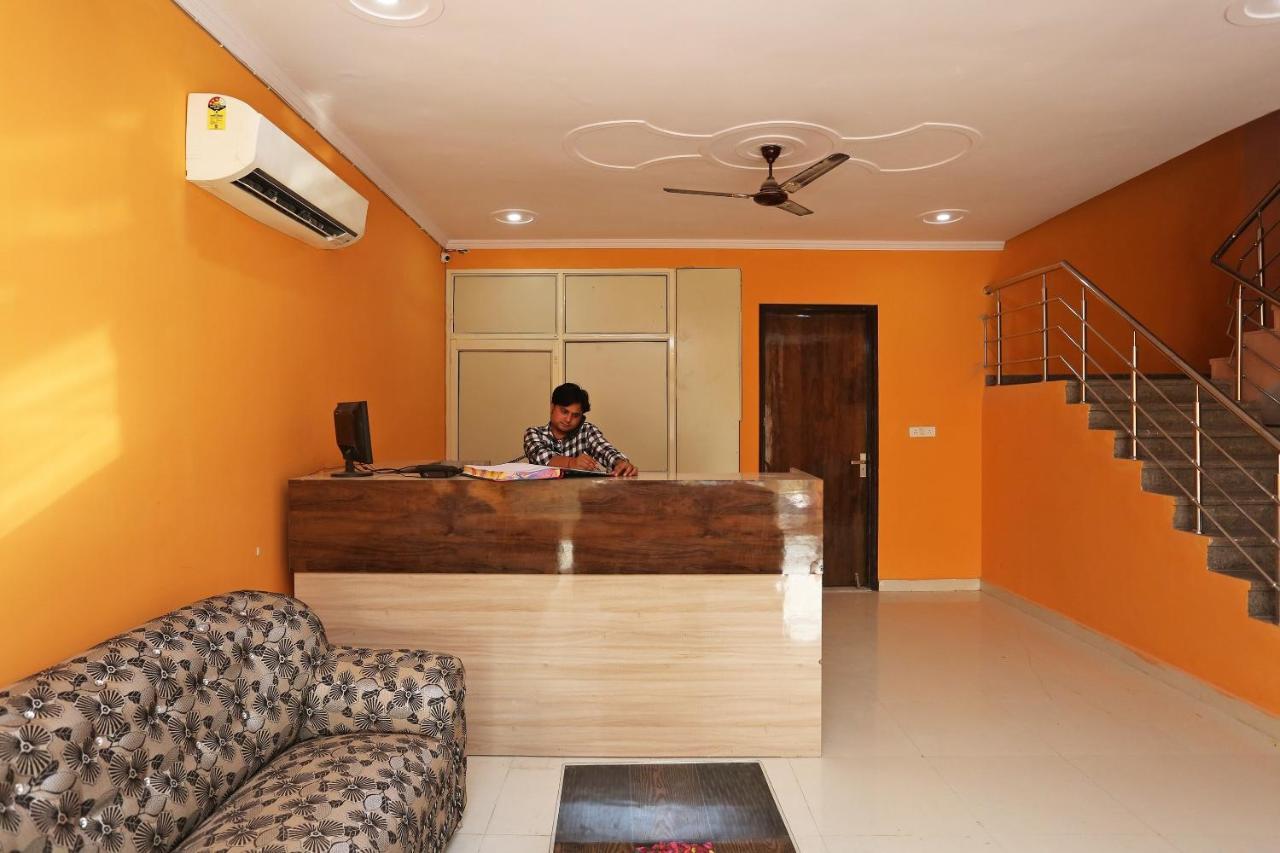 Hotel Oyo Rose Residency Near Dwarka Sector 9 Metro Station à New Delhi Extérieur photo